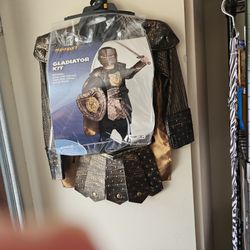 Gladiator  size 4-6.