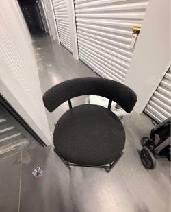 Black barstools 4 chairs