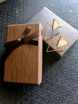$5 deal for Double triangle earrings with white marble textures