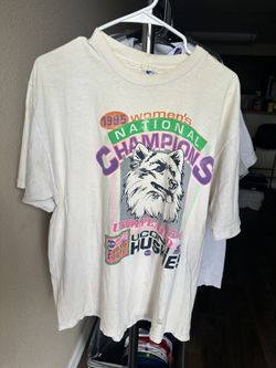 Vintage 1995 Uconn tee