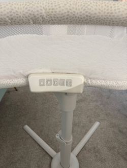 HALO BassiNest Luxe Swivel Sleeper Bassinet – Excellent Condition