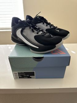 Nike Freak 4 (GS) Youth Kids Size 4 NEW