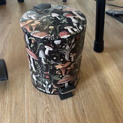 MINI MUSHROOM TRASHCAN