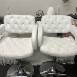 White styling chairs or bar chairs