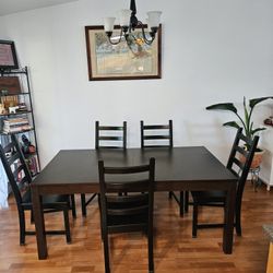 Kitchen Table /chairs (extended) with accessories 