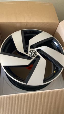 4- Volkswagen 18” Alloy Wheels