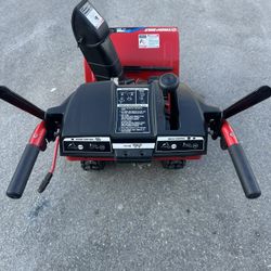 24 Inches Troy-Bilt Snow Thrower 200