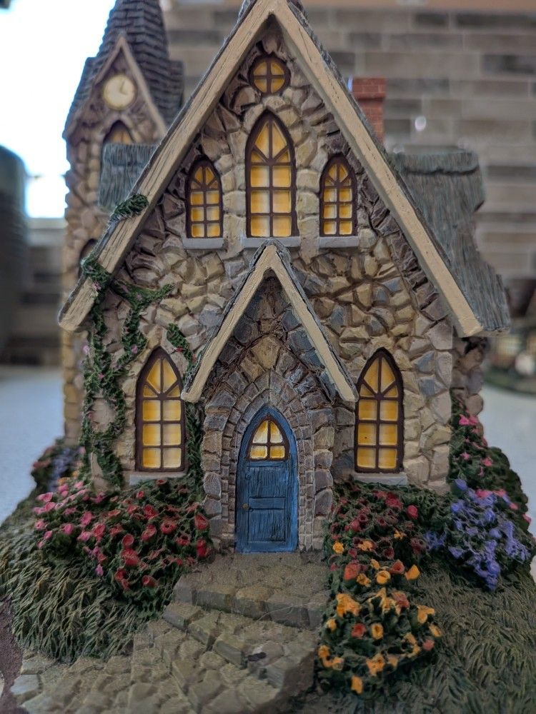 Lamplight Church Hawthorne 2001 Thomas Kinkade Lamplight Collection.