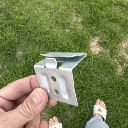 520 Clips / Brackets Metálicos Galvanizados – Drywall / Metal Stud