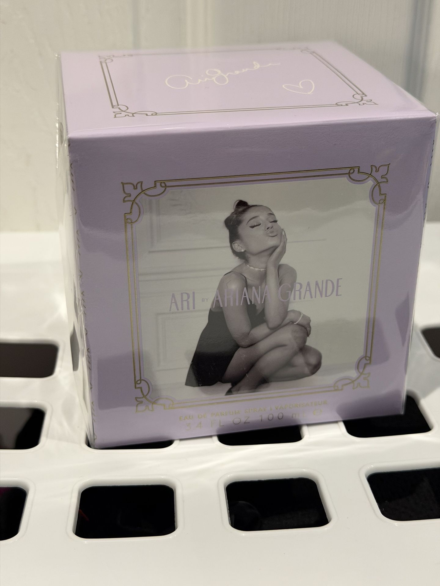 Ariana Grande Perfume 