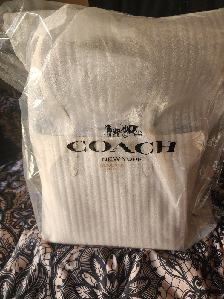 LTH Town Tote Chalk COACH NEW TAGS