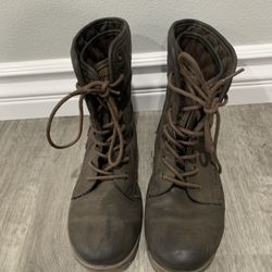 Girl’s Boots Size 7