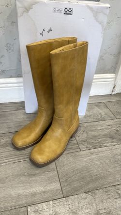 Boots size 7.5 woman
