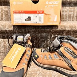 Brand new boys size J 2.5 winter hiking outdoor boots shoes