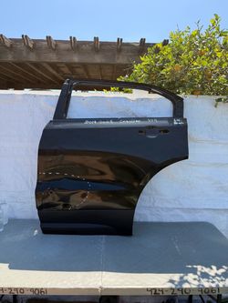 2019 2020 2021 2022 2023 2024 2025 CADILLAC XT4 LEFT REAR DOOR OEM USED