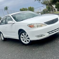 2003 Toyota Camry XLE Sedan 4 Cylinder Engine - LOW Miles - in Good Condition 