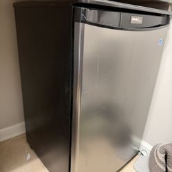 Mini fridge - Danby Designer