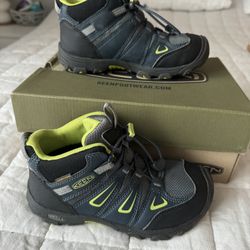Boys Keen Waterproof Shoes , Size 1