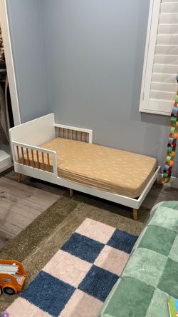 Toddler bed with free toddler mattress