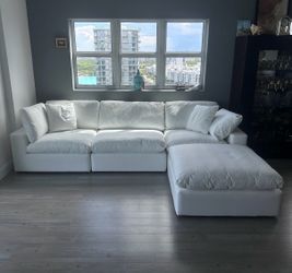 White Modern Sectional- same day delivery 🚚, No credit needed💥
