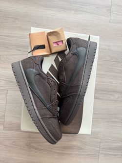 Size 7 men jordan 1 low