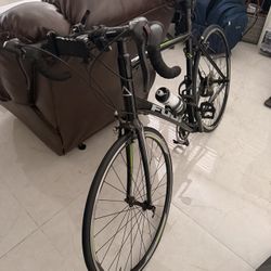 Fuji Sportif 2.5 Road Bike – 58cm Frame + Extras