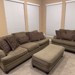 Bernhardt Sofa, Chair and a Half, Ottomann EUC