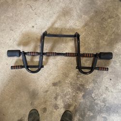 Pull Up Bar