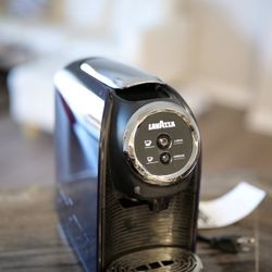 Lavazza BLUE Classy Mini Single Serve Espresso Coffee Machine, makes decent espresso from capsules