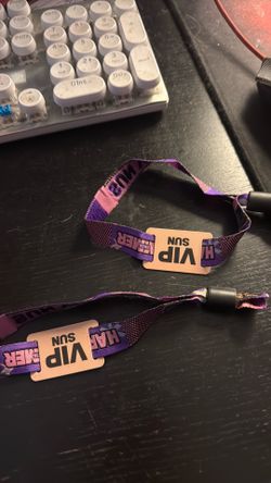 Hard summer vip sunday wristbands x2