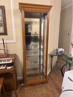 Lighted oak curio cabinet/display case Philip Reinisch Made in USA