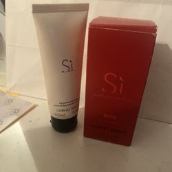 Body. Lotion. And. Perfum  Si. Pasión. 1.7. Onzas. 