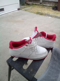 Nike and the swoosh. Red and white size 7.