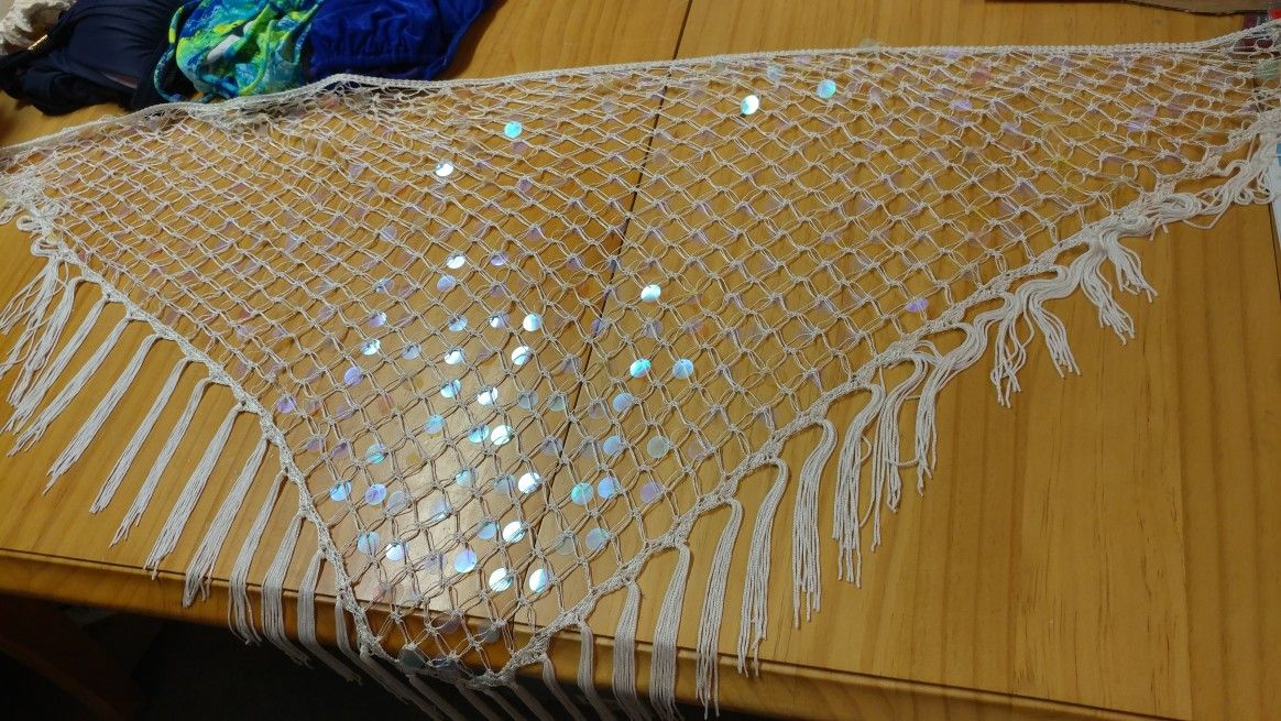 Scarf/Shawl, White w Iridescent sparkle circles