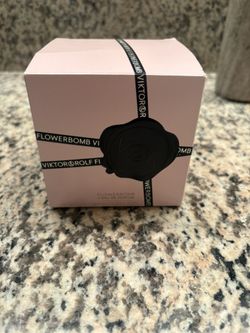 Victoria Secret Flowerbomb perfume