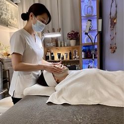 Professional acne Treatment At Claremont 