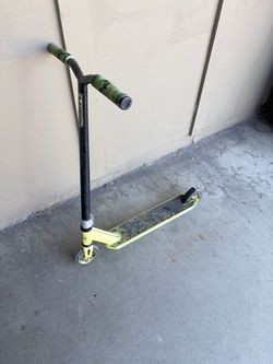 Fusion X-Three Pro Scooter Yellow