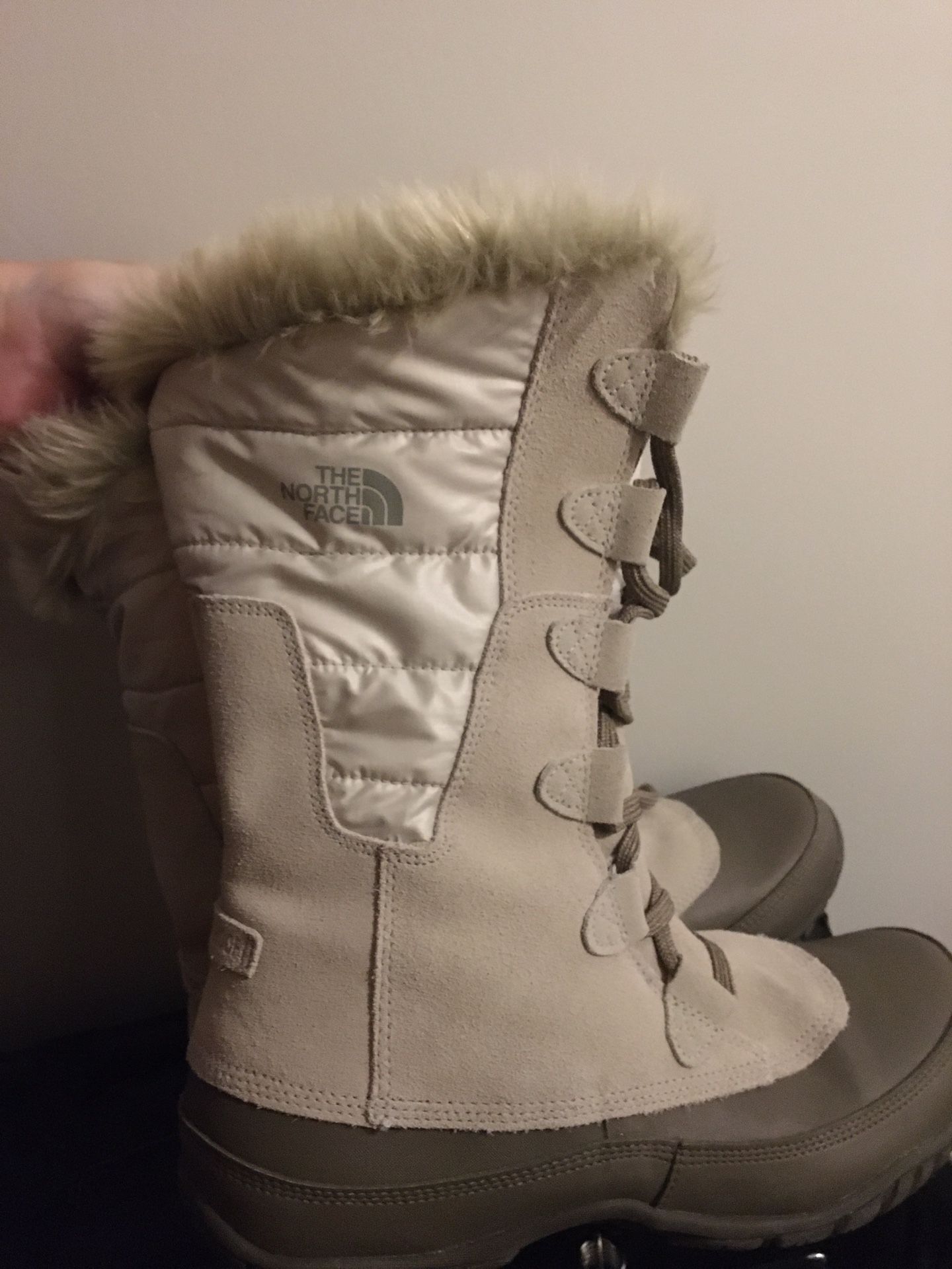 NEW Women’s 9.5 North face Snow Boots