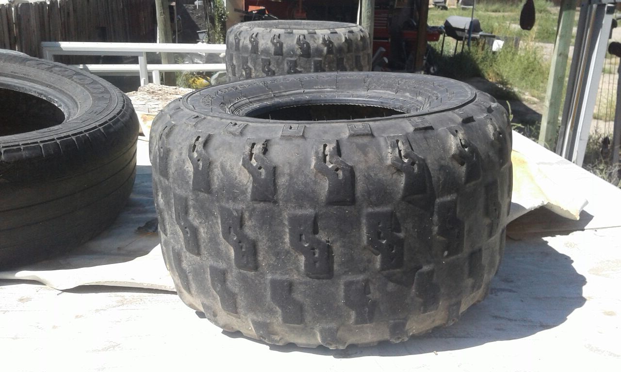 2 Dunlop kt335 AT20x10R9