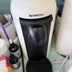 Nespresso machine like new with pods!