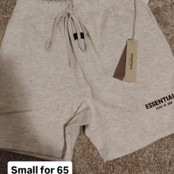 Essential shorts small in mens