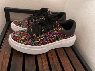 Sneakers shoes