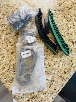Engine Timing Chain Kit with Guides 2012-2015 Benz C250 W204