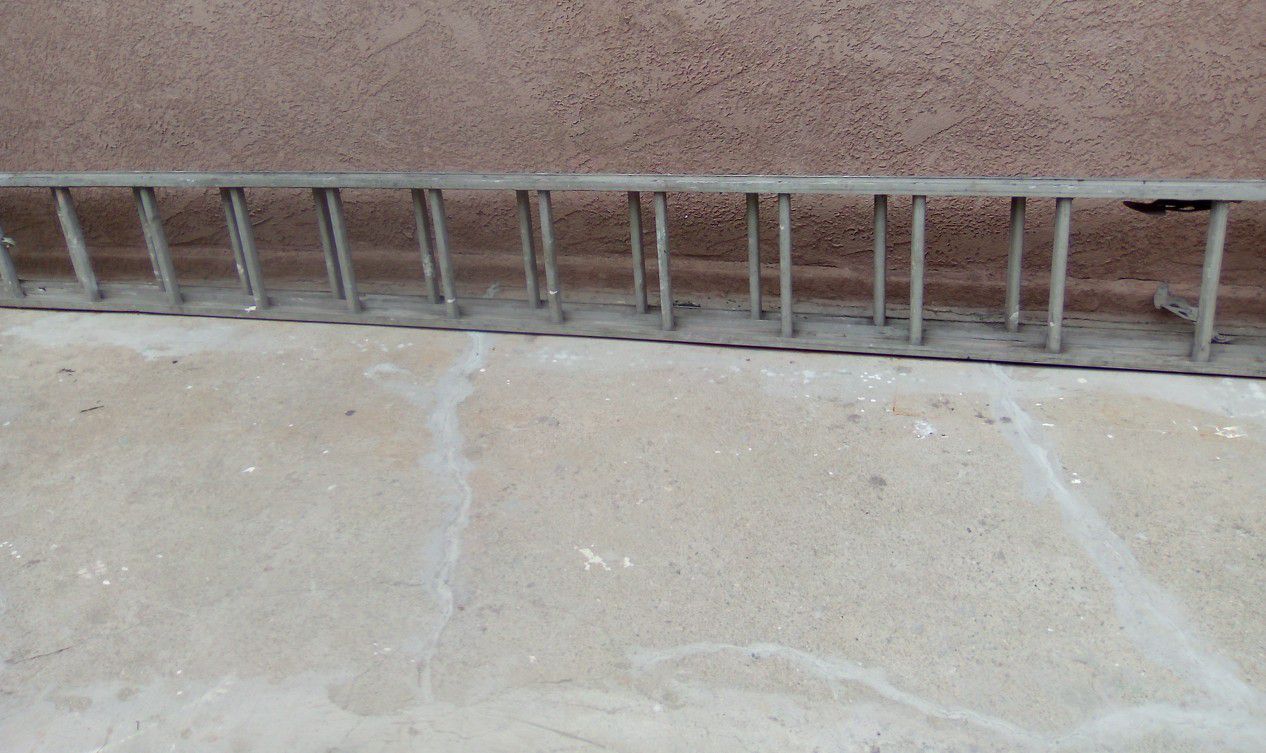 Escalera Aluminio Con 30 Pies De Largo Este De Los Ángeles