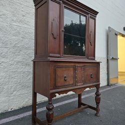 🪑 Vintage Jacobean-Style China Cabinet – Solid Wood with Carved Details