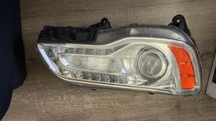 2013 Chrysler 300 headlights Pair.
