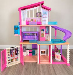 Barbie DreamHouse + Barbie Closet/Carrying Case & Accessories