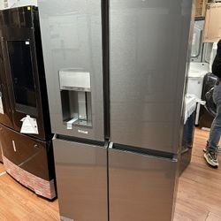 Cafe Refrigerator In Platinum Glass