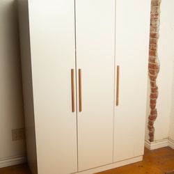 Wardrobe Closet - super nice, mint
