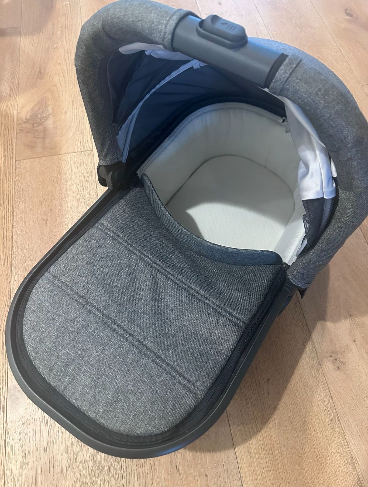 Uppababy bassinet & Connectors